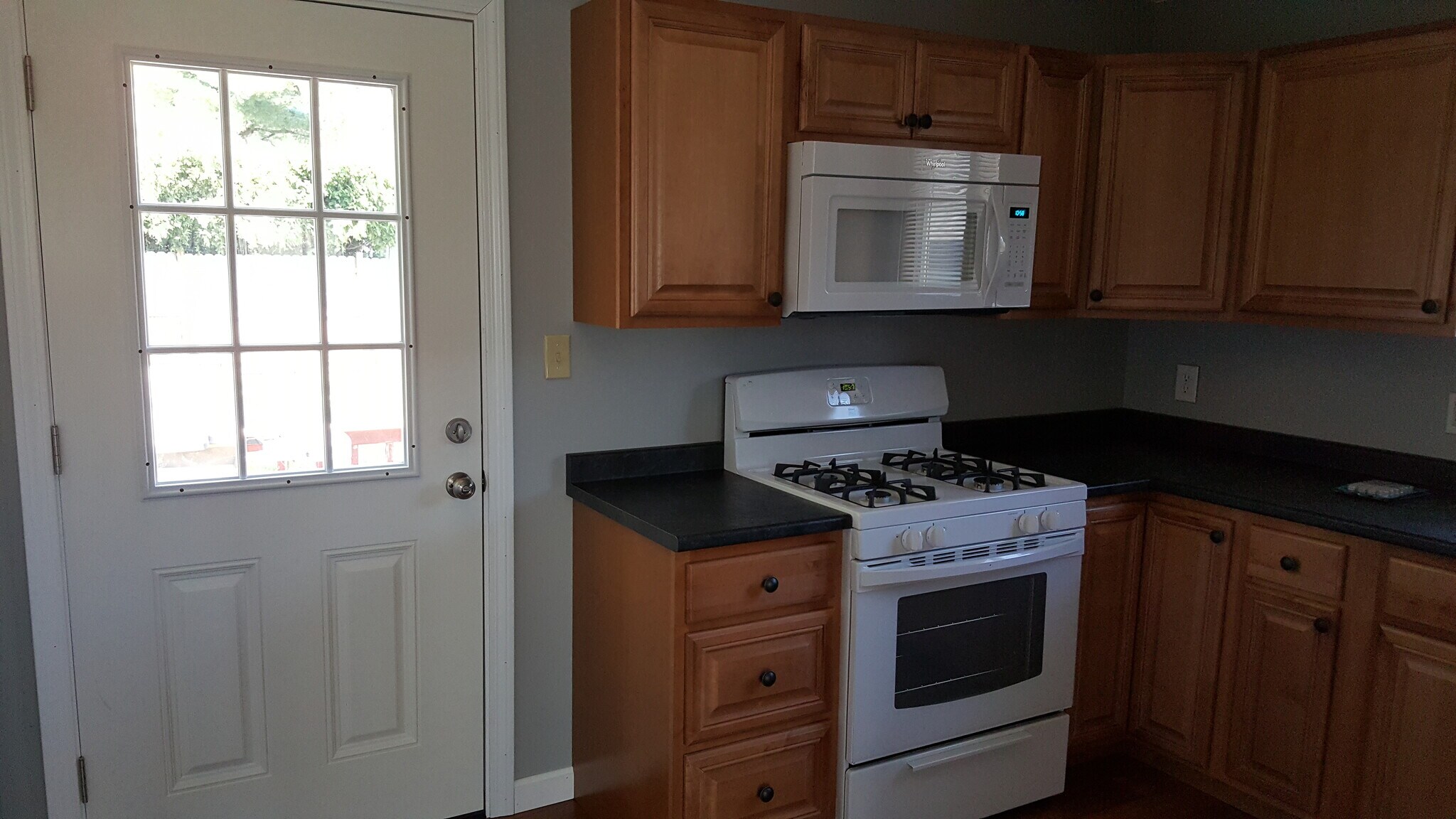 Building Photo - 31 Buttonwood Rd