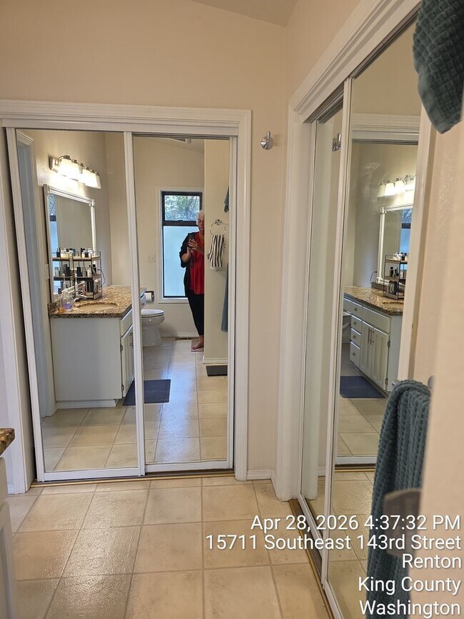Building Photo - Renton - 4 bedroom 2.5 bath rental home - Custom home with large rooms - Available July 5th 2026