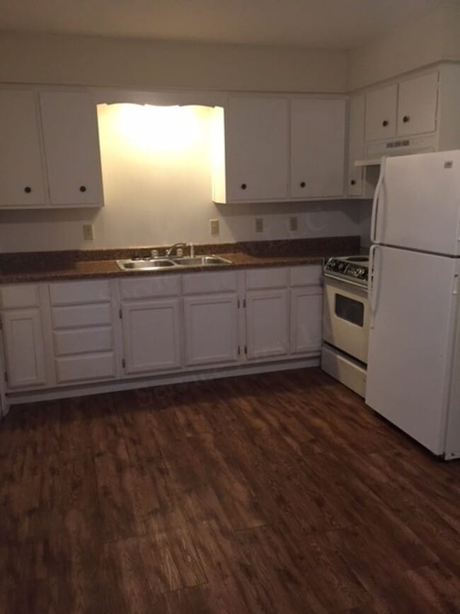 Building Photo - Bolivar MO 1 Bed, 1 Bath Apartment