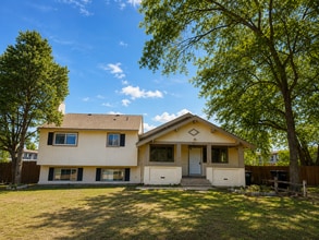 Building Photo - Versatile 4BD/3BA in Stratton Meadows – Gated Community + Private Lower-Level Suite