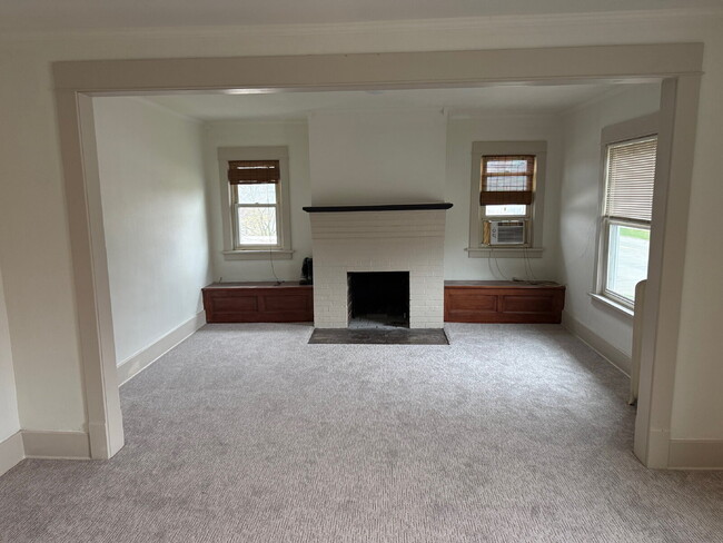 Building Photo - For Rent: 2-Bedroom Apartment | Downtown Hastings