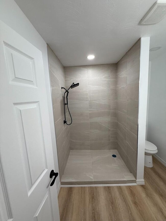 Building Photo - 129 Alachua Dr