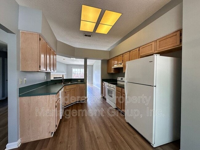 Building Photo - 13012 Staffordshire Dr S