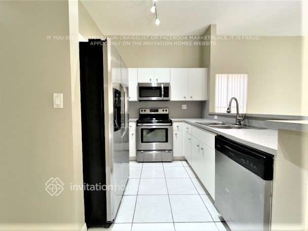 Building Photo - 8153 SW 163rd Ave