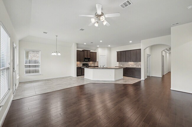 Building Photo - 21327 Somerset Shores Crossing