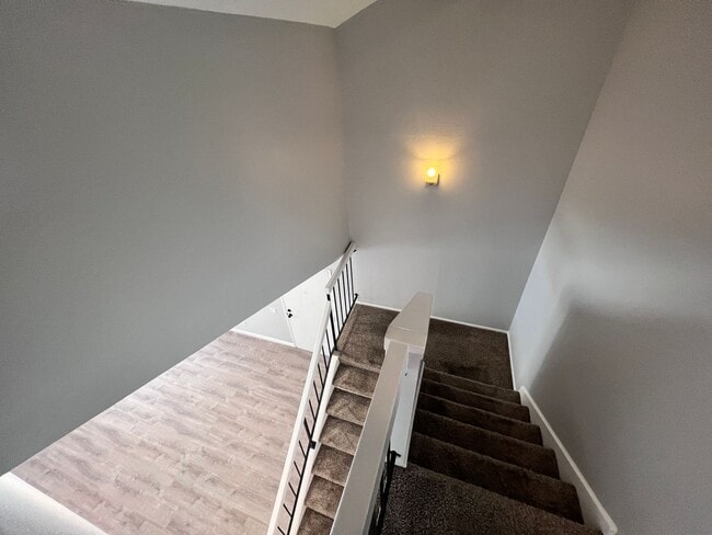 Building Photo - 3-Bedroom Condo with Epoxy Garage in Vista Fairways, Valencia!