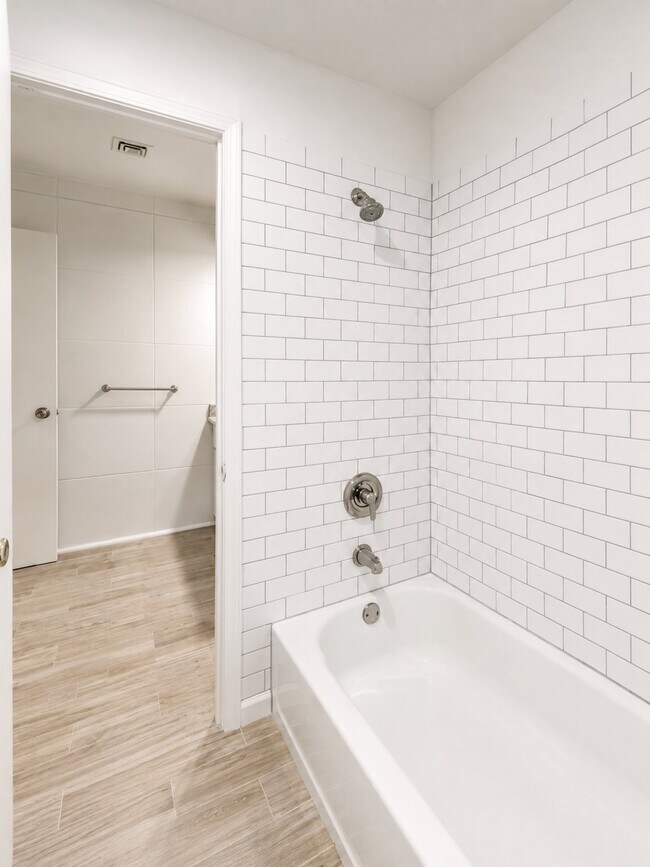 Building Photo - 2210 S Fountain Valley Dr