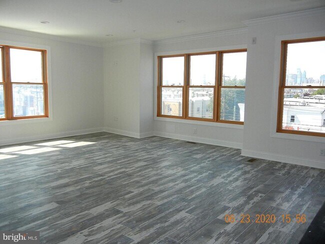 Building Photo - 2700 S 10th St