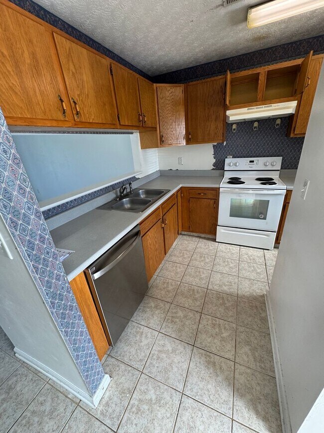 Building Photo - Fox Ridge 1-10