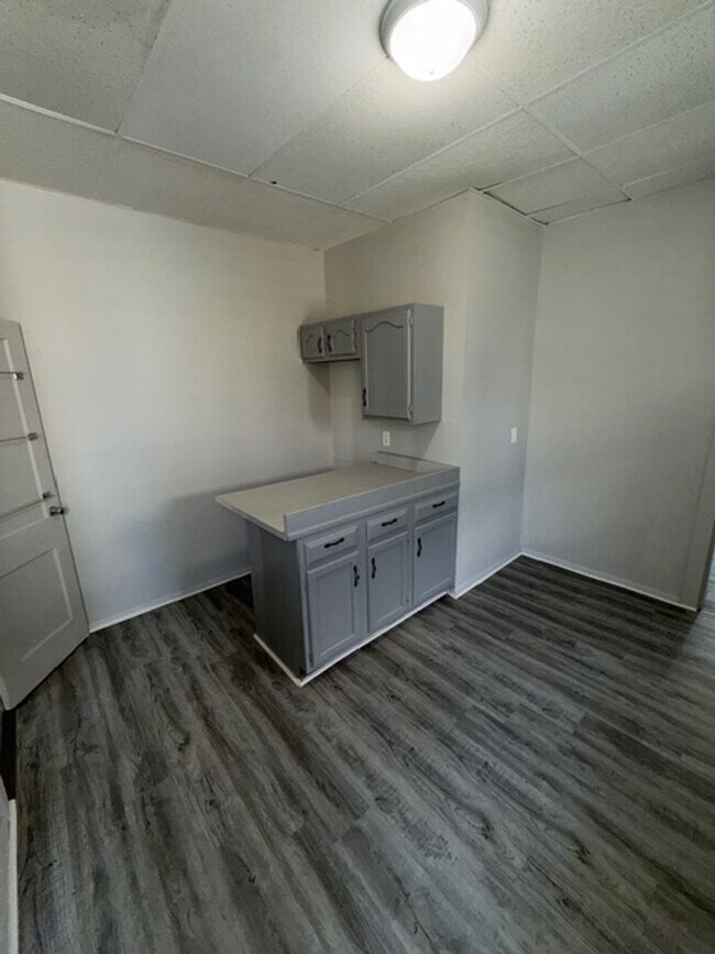 Building Photo - 306-308 East Florida Street