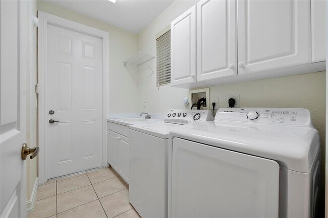 Building Photo - 8215 NW 125th Ln