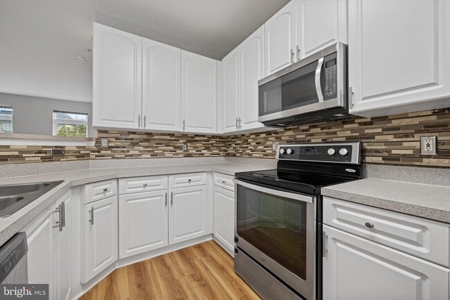 Building Photo - 556 Rhapsody Ct