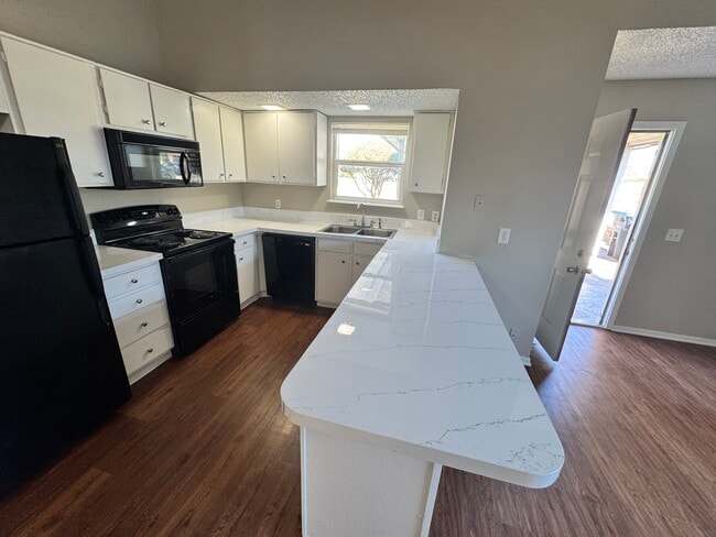 Building Photo - Houghton Ave