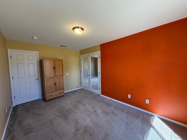 Building Photo - Spacious Single Story 4 Bedroom, 2 Bathroo...