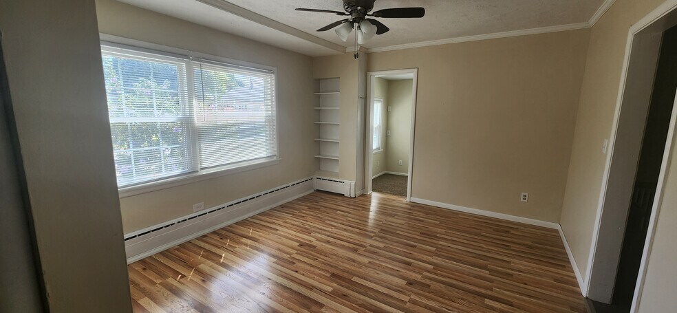Primary Photo - 2137 Columbus Ave