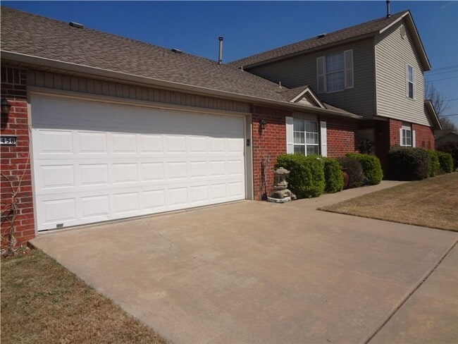 Building Photo - Updated 3-bedroom 2 bath home in Fayettevi...