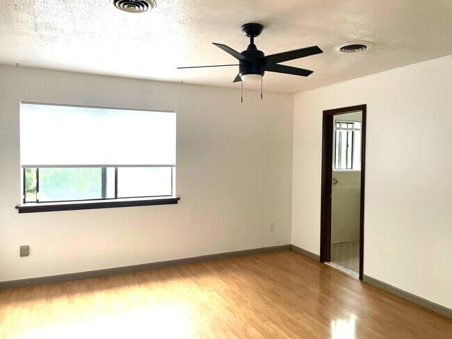 Building Photo - 12 Sunstone Dr
