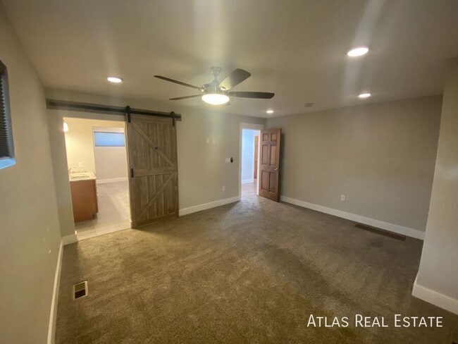 Building Photo - 6201 S Clarkson St