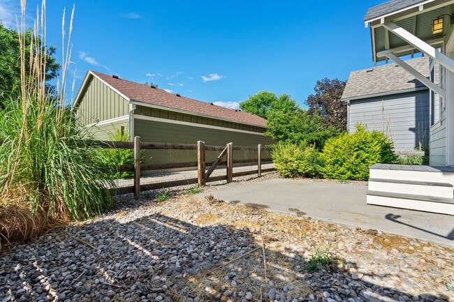 Building Photo - Beautiful 3-Bedroom, 2½-Bath Home with Open Floor Plan in East Fort Collins