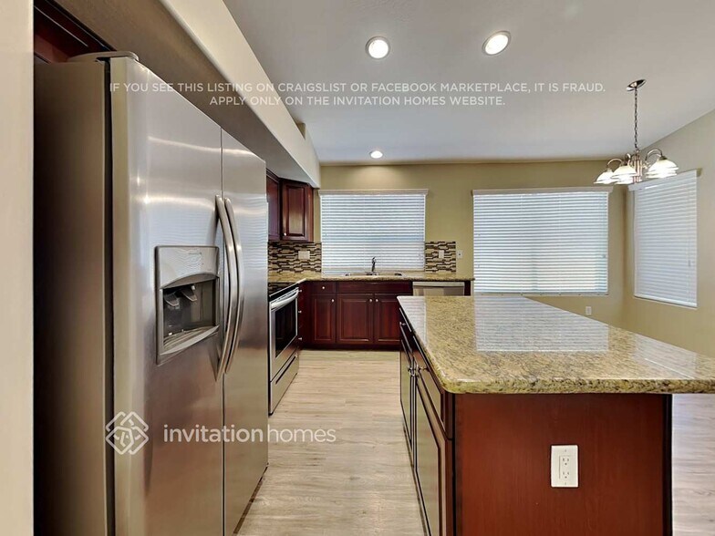 Building Photo - 1690 E Nancy Ave