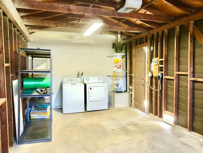Building Photo - Sweet Single-Story, Completely Detached, in the Picturesque Fallbrook Village HOA Community!