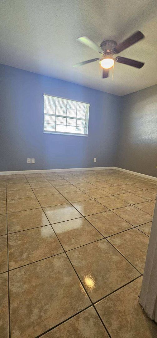 Building Photo - South Lakeland Rental!!