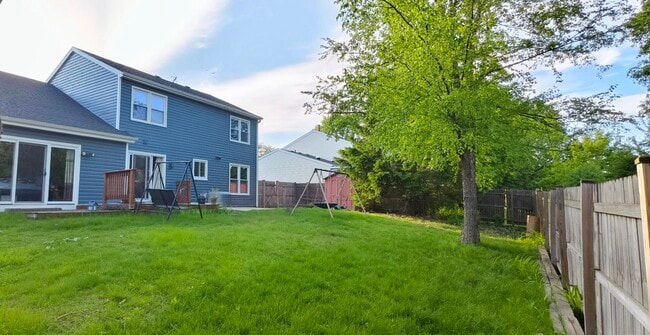 Building Photo - 2610 Pebblebrook Ln