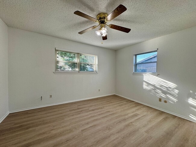 Building Photo - Updated Single Family Home | Midway ISD