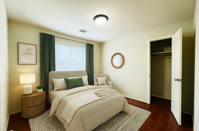 Building Photo - 9110 Regents Cove Ct