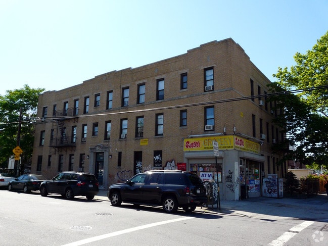 Primary Photo - 2108 Chatterton Ave