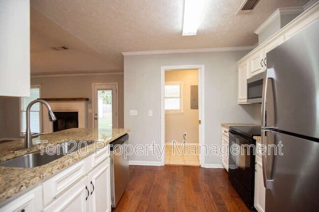 Building Photo - 776 Lee Rd 222