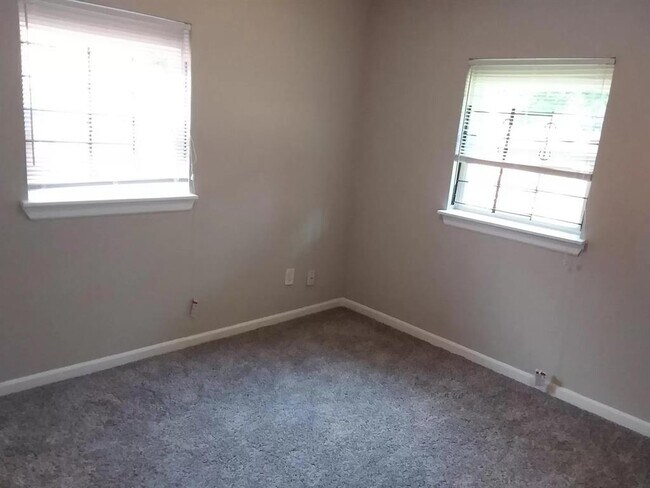 Building Photo - 7909 Woodward St