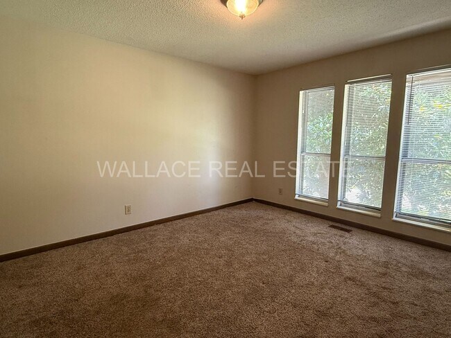 Building Photo - 4 BEDROOM HOUSE IN KINGS GATE SUBDIVISION ...