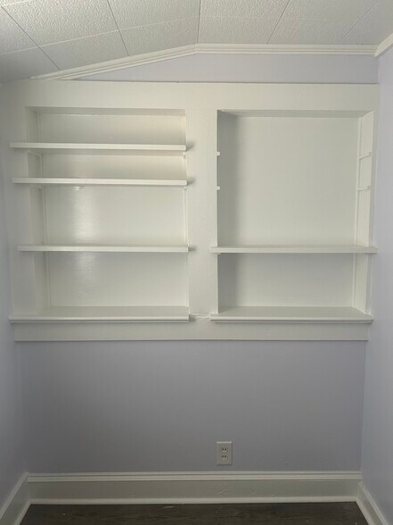 Built in shelves in half bath - 122 Ross St