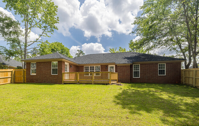 Building Photo - 245 Farmington Dr