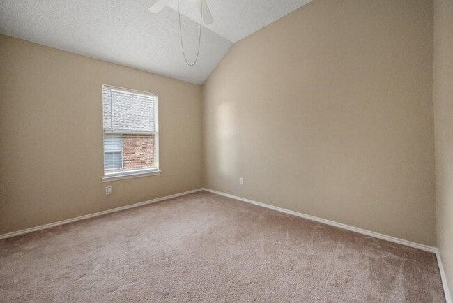 Building Photo - 7700 Glenoaks Dr
