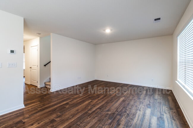 Building Photo - 329 Aspen Dr
