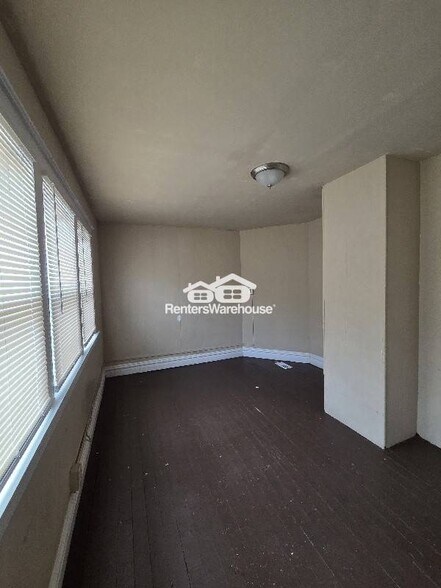 Building Photo - 8711 Alva Ave