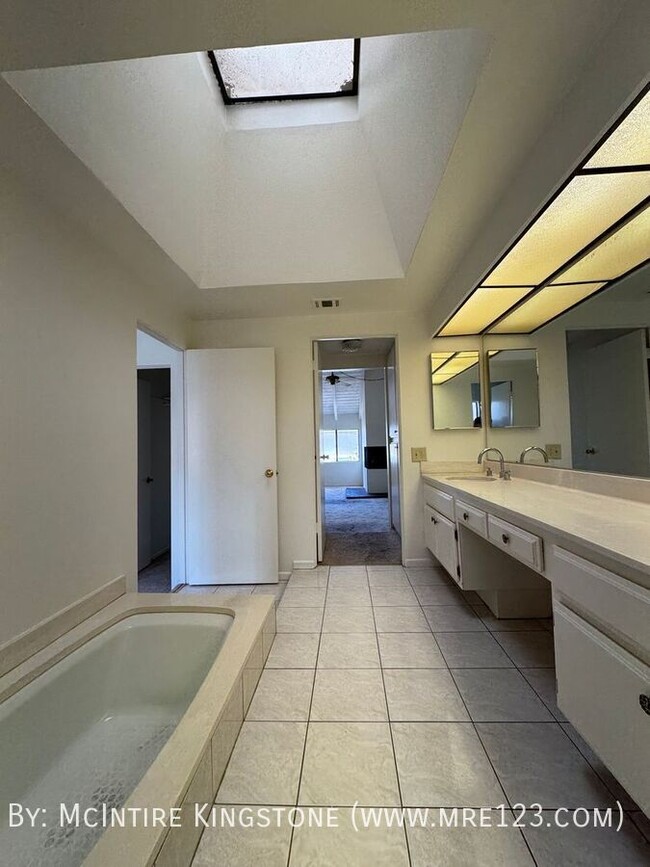 Building Photo - Stunning 3BD 2BA Townhome in Arcadia CA