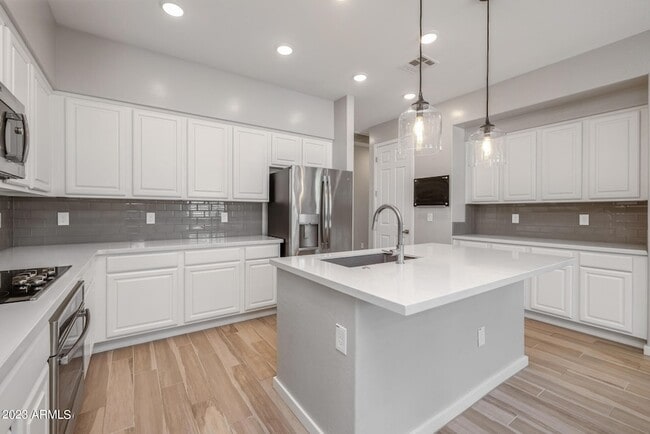 Building Photo - 250 W Queen Creek Rd