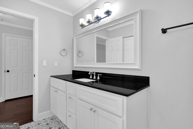 Building Photo - 1104 Pine Heights Dr NE