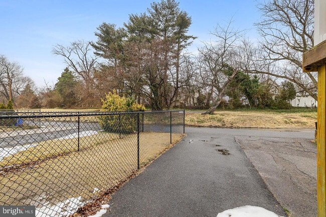 Building Photo - 339 Comly Ave