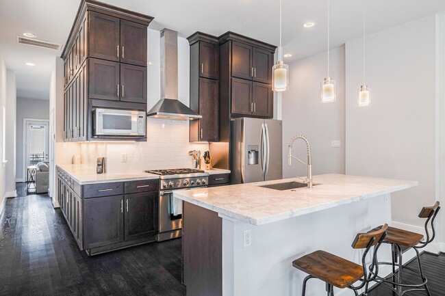 Building Photo - 925 Herkimer St