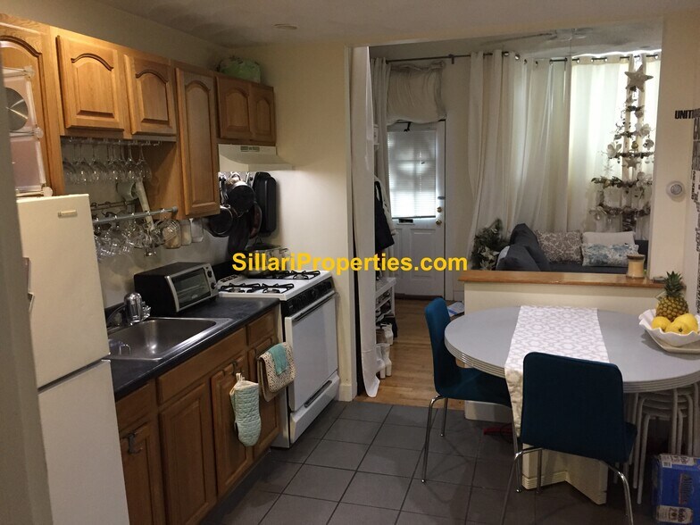 Primary Photo - 302 Highland Ave
