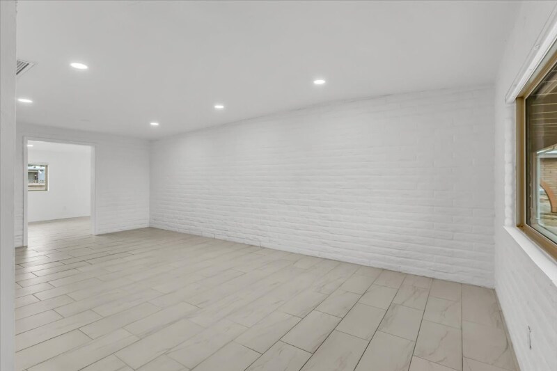 Building Photo - 7651 E Mary Dr