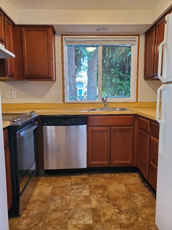 Building Photo - 2019 Simpson Ave