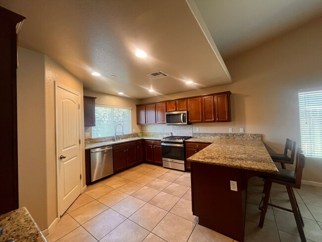 Building Photo - 2307 Tahoe Ave