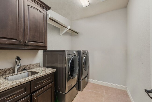 Building Photo - Available August 2026! Beautiful home in the Carters Crossing subdivision!