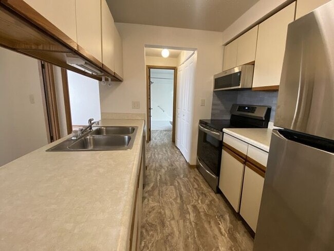 Building Photo - $1,095 | 2 Bedroom, 1 Bathroom Apartment | No Pets | Available for an August 1st, 2026 Move In!