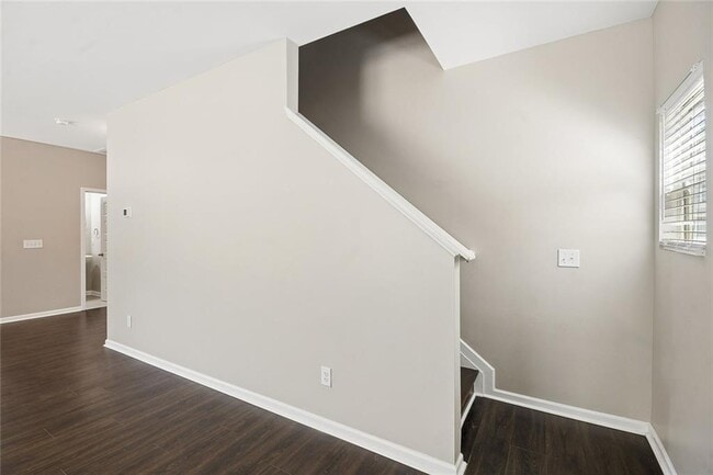 Building Photo - 462 Fredrick Dr